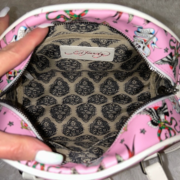 ED HARDY PINK BOWLER HEART & SWORD  EAGLE TIGER SNAKE SKULL BIRDS SATCHEL NWT - Picture 9 of 9